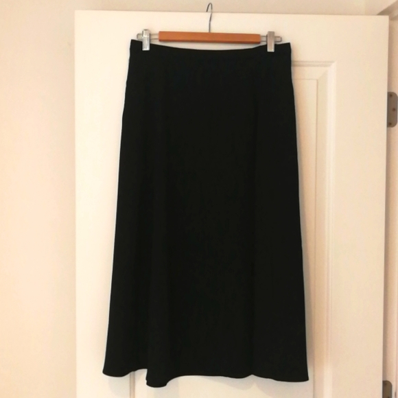 Uniqlo maxi skirt - Picture 2 of 5